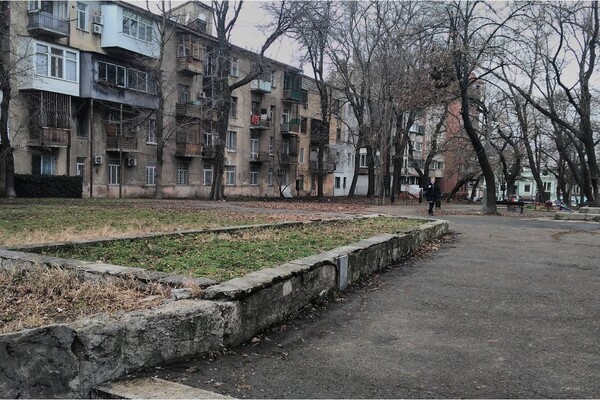 С фонтаном и скульптурами: в центре Одессы реконструируют сквер фото 3