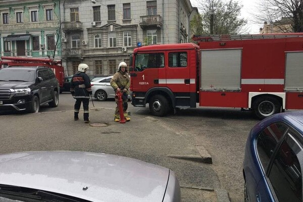 В центре Одессы загорелось отделение полиции: есть пострадавшие фото