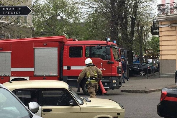 В центре Одессы загорелось отделение полиции: есть пострадавшие фото 3