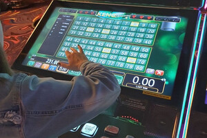 Известные люди и ставки от 1 доллара: в Одессе открылось первое легальное казино фото 2