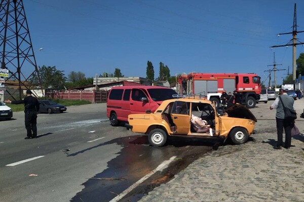 Под Одессой произошла авария с детьми: погибла многодетная мать фото