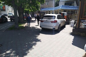 Я паркуюсь как: свежая фотоподборка наглых водителей в Одессе фото 1