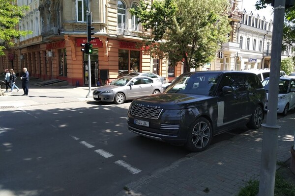 Я паркуюсь как: свежая фотоподборка наглых водителей в Одессе фото 5