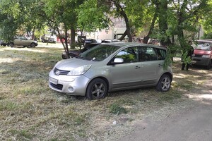 Застрял на постаменте от качелей: свежая фотоподборка наглых водителей в Одессе фото 4