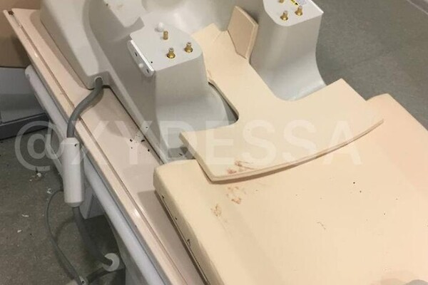 В Одессе пациента на инвалидном кресле засосало в МРТ-сканер: пострадали двое человек фото 4