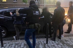 100 долларов за час: в Одессе полицейские организовали центр вызова проституток фото 4
