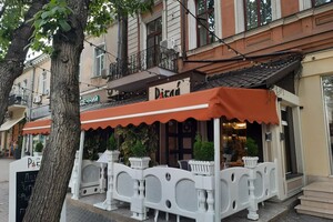 Обнаглели вкрай: кафе и рестораны, которые захватили тротуары в Одессе фото 1