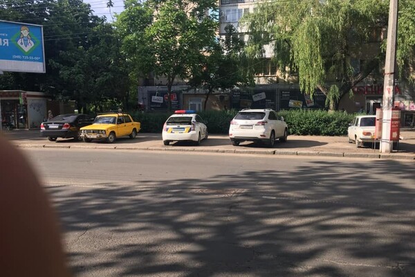 Копы на тротуаре: свежая фотоподборка наглых водителей в Одессе фото 4