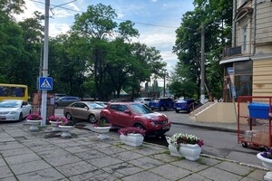 Копы на тротуаре: свежая фотоподборка наглых водителей в Одессе фото 6