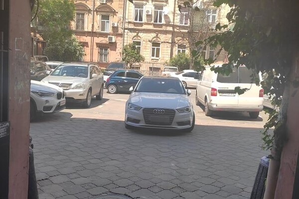 Копы на тротуаре: свежая фотоподборка наглых водителей в Одессе фото 9