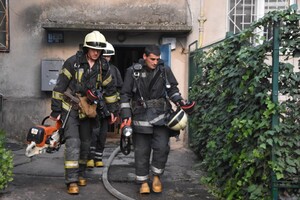 Жуткие кадры: в Одессе из-за зарядного устройства для телефона сгорела квартира фото 1
