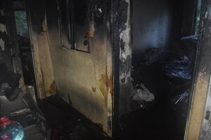 Жуткие кадры: в Одессе из-за зарядного устройства для телефона сгорела квартира фото 3