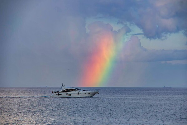 Удивительное явление: в Одессе над морем заметили огромную радугу фото 4