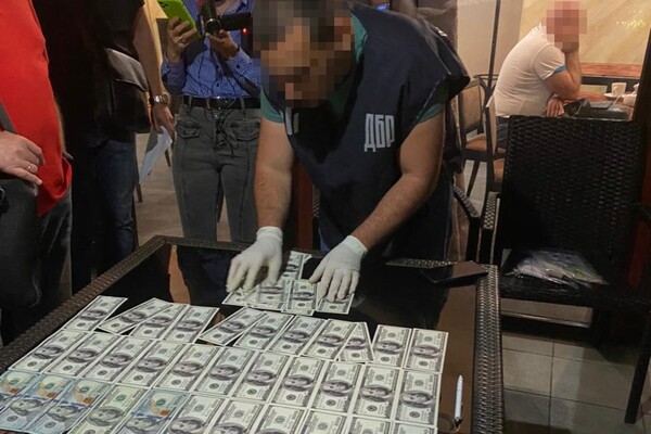 10 000 долларов за должность: в Одессе на взятке поймали чиновника ВМС фото 4