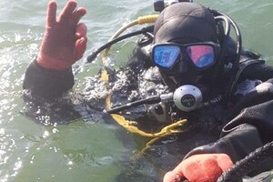На затонувшем немецком судне: в Одесской области водолазы ищут боевые снаряды фото 1
