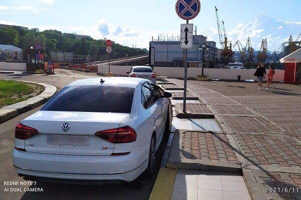 Найдут чем удивить: свежая фотоподборка наглых водителей в Одессе фото 7