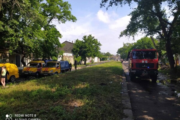 В Одессе рухнула стена предприятия: соседний дом остался без газа фото 2