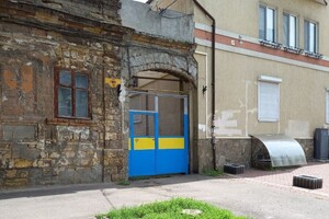 Врата в ад: на одной из улиц Одессы образовалась огромная яма фото 1