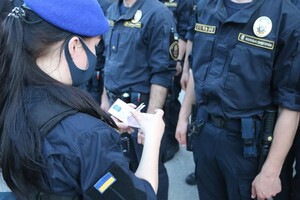 Впервые в Украине: в Одессе женщина-нацгвардеец возглавила патрулирование города   фото
