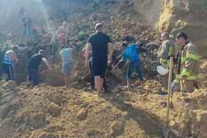 На курорте в Одесской области произошел оползень: под завалами ищут людей (обновлено) фото 1