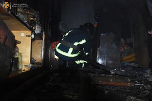 Из-за автохамов: в Одессе спасатели не смогли подъехать к горящей квартире фото