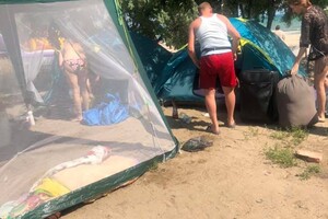 Не отдохнешь: из Лузановки выгоняют туристов с палатками  фото 4
