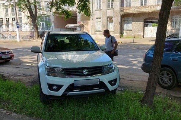 Выкручиваются, как могут: свежая фотоподборка наглых водителей в Одессе фото 10