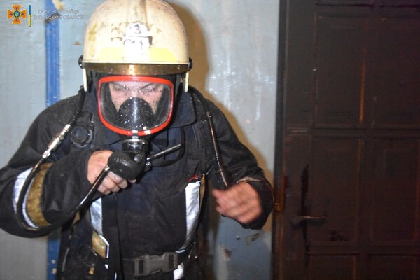 В Одессе горели ресторан и жилая квартира: спасли десятки людей фото 7