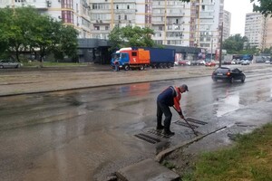 Масштабный потоп: в Одессе не ходит часть общественного транспорта фото 1