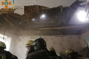 В жилой квартире на Молдаванке рухнул потолок: есть погибшие фото 4