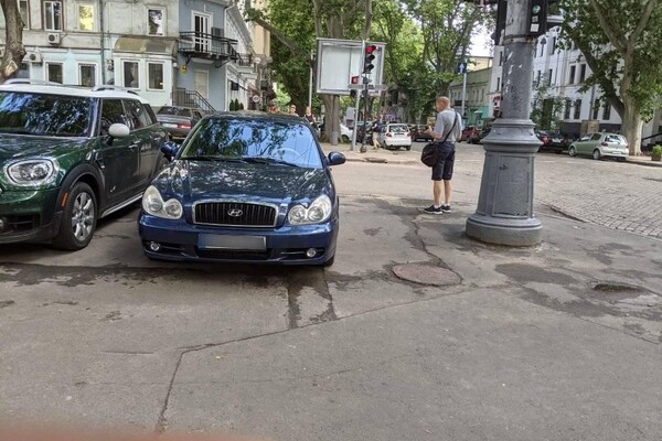 Штрафы не напугали: свежая фотоподборка наглых водителей в Одессе фото 8