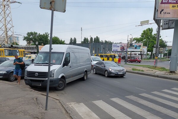 Штрафы не напугали: свежая фотоподборка наглых водителей в Одессе фото 10