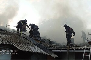 Со вспышками тока: в Одессе тушили опасный пожар фото 2