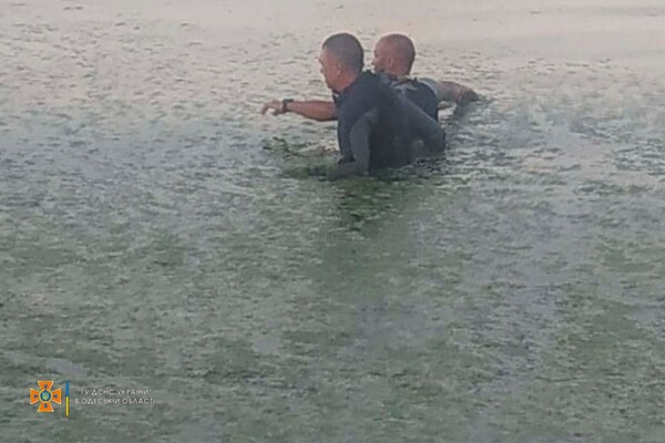 В Затоке утонул турист: его 13-летнего сына ищут водолазы (обновлено) фото