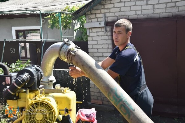 Спасибо спасателям: в Одессе организовали пункт для пострадавших от потопа фото 1