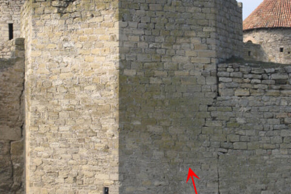 Гуляют туристы: башня Аккерманской крепости может рухнуть в любой момент фото