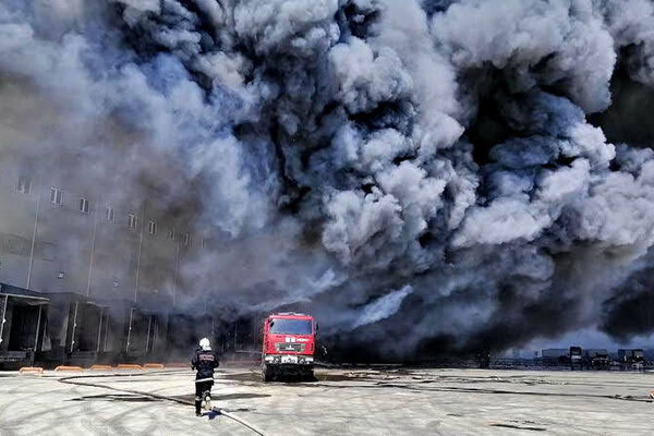 Под Одессой произошел масштабный пожар: горят склады (обновлено) фото