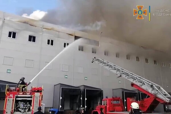 Под Одессой произошел масштабный пожар: горят склады (обновлено) фото 1