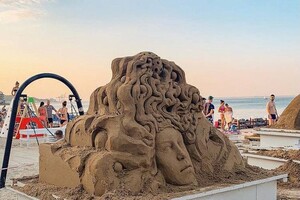 Приходите с детьми: в Одессе проходит фестиваль песчаной скульптуры фото