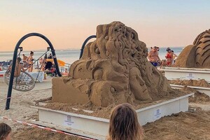 Приходите с детьми: в Одессе проходит фестиваль песчаной скульптуры фото 1