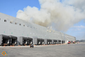 Было много дыма: спасатели рассказали подробности пожара на складах в Нерубайском  фото 17