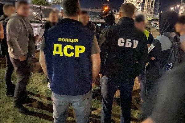 На 10 миллионов: одесские правоохранители задержали огромную партию кокаина фото 9