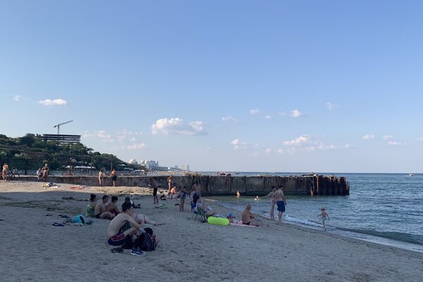 Стройка и немного отдыхающих: как выглядят пляжи в районе Успенского монастыря фото 20