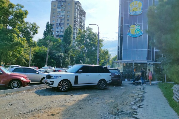Штрафы не напугали: свежая фотоподборка наглых водителей в Одессе фото