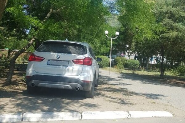 Штрафы не напугали: свежая фотоподборка наглых водителей в Одессе фото 3