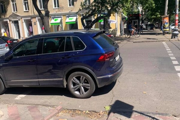 Штрафы не напугали: свежая фотоподборка наглых водителей в Одессе фото 4