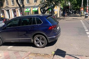 Штрафы не напугали: свежая фотоподборка наглых водителей в Одессе фото 4