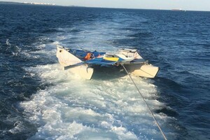 Парусник начал тонуть: у берегов Одессы спасли девять человек фото 1