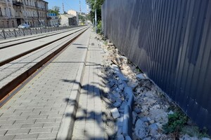 Год после капитального ремонта: в Одессе начал разрушаться спуск Маринеско фото 2