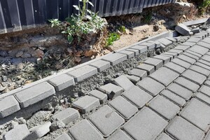 Год после капитального ремонта: в Одессе начал разрушаться спуск Маринеско фото 3